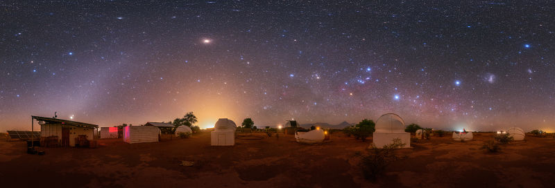 Nočný pohľad na San Pedro de Atacama Observatory.