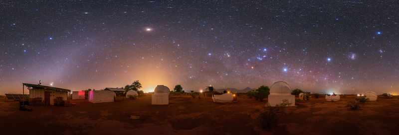 Nočný pohľad na San Pedro de Atacama Observatory. Nočný pohľad na San Pedro de Atacama Observatory.