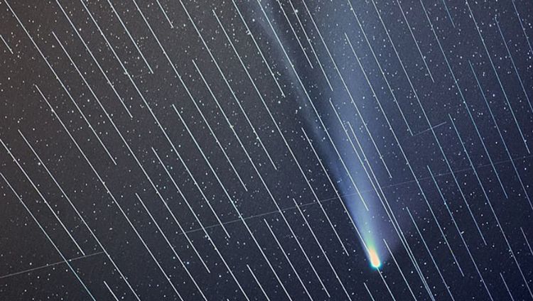 Kométa NEOWISE a hrozba astrofotografov - satelity Starlink 