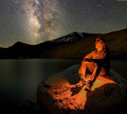 relax pod letnou oblohou, Sierra Mountain, California, USA. Letná obloha, Sierra Mountain, California, USA.